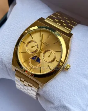Nixon Men's Classic Analog Watch Gold