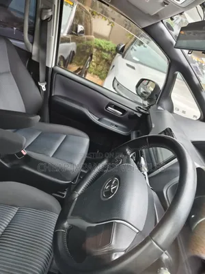 Toyota Noah 2.0 AWD (8 Seater) 2016 Pearl