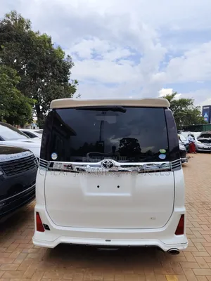 Toyota Noah 2.0 AWD (8 Seater) 2016 Pearl