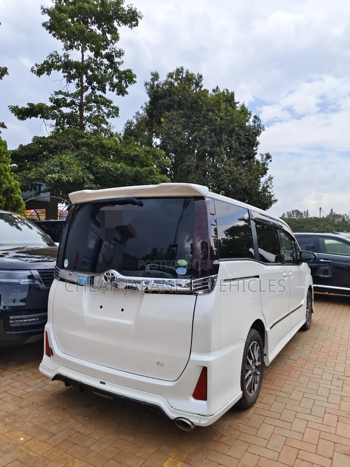 Toyota Noah 2.0 AWD (8 Seater) 2016 Pearl