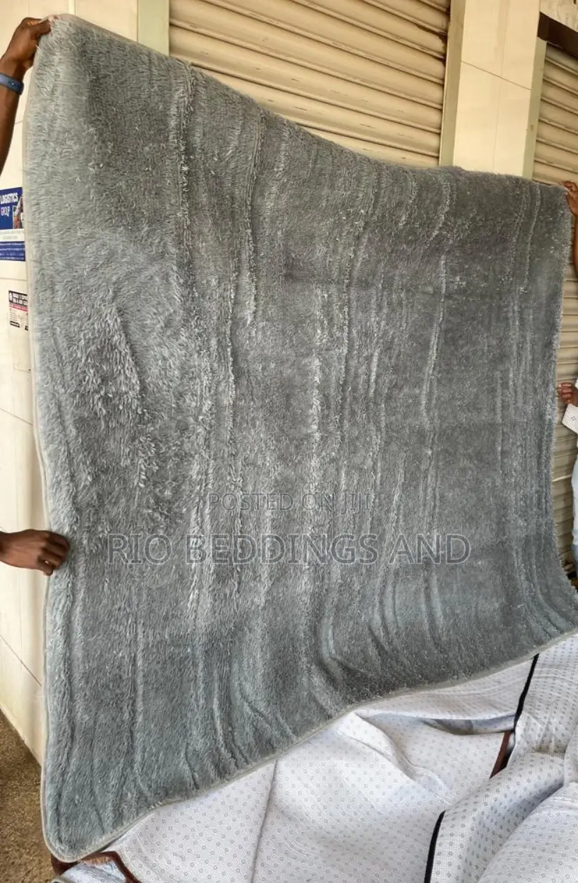 Fluffy Center Carpet / Size 1•5x2 Meters