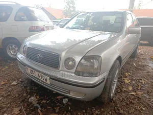 Photo - Toyota Progress 2.5 RWD 2003 Silver
