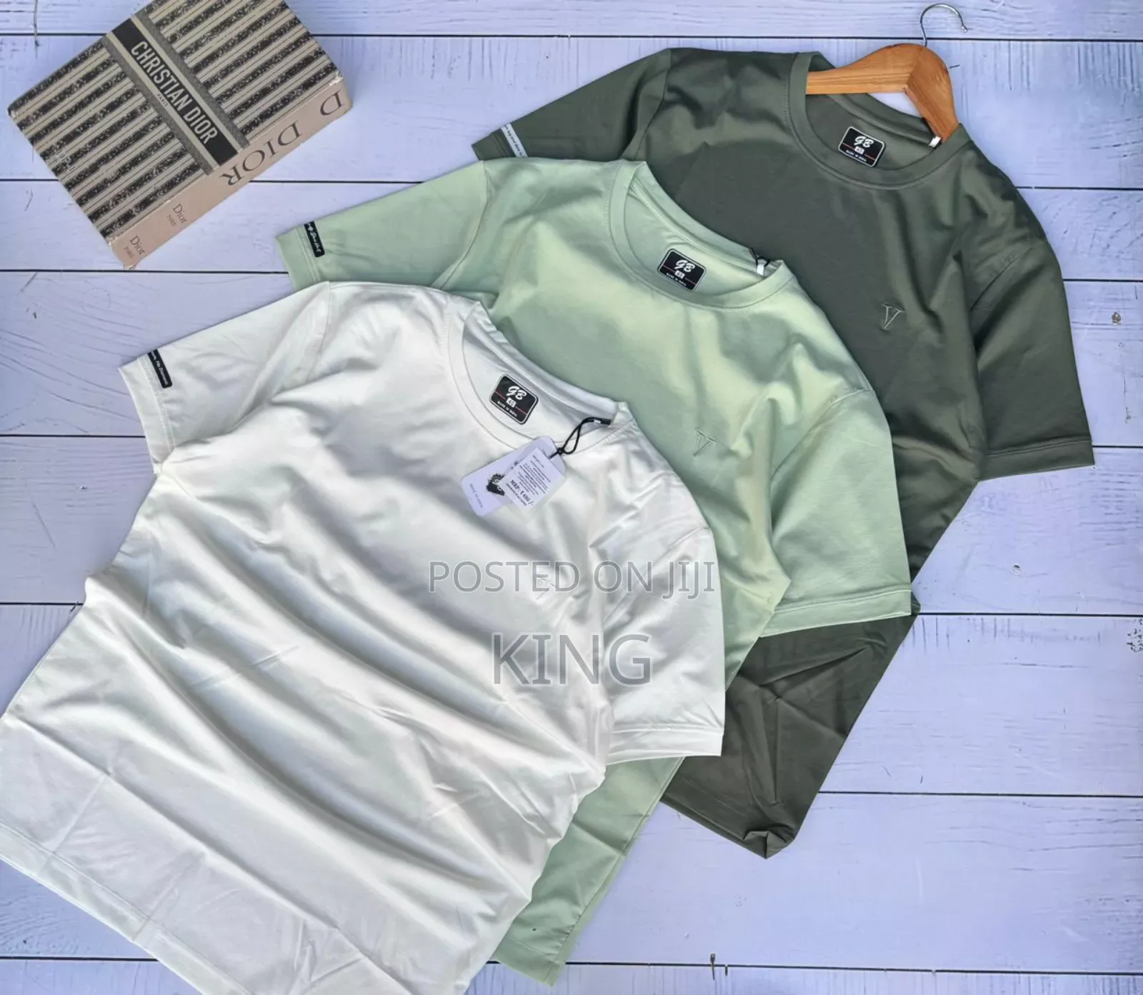 Simple T-Shirts in Crew Neck.