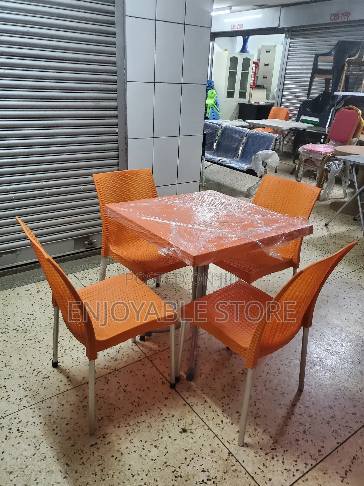 High Quality Restaurant Table and 4 Chairs