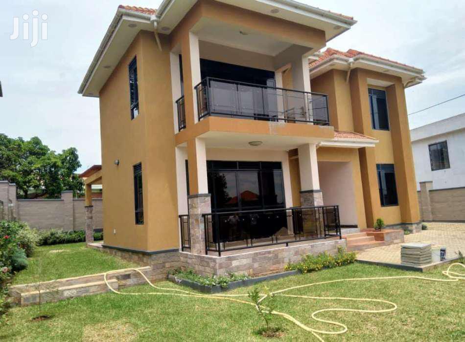 House At Bunga Munyonyo For Sell