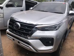 Photo - Toyota Fortuner 2019 Gray