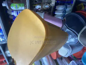 Garbage Bin With Handle,