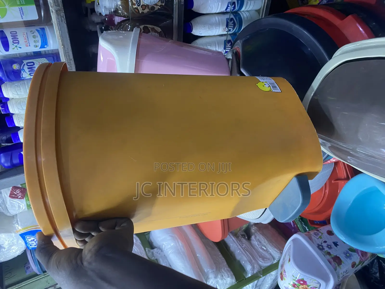 Garbage Bin With Handle,