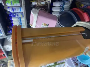 Garbage Bin With Handle,