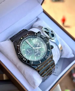 Breitling Stylish Wrist Watch With a Bracelet