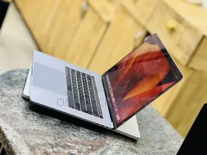 Laptop Apple MacBook Pro 2017 16GB Intel Core I7 SSHD (Hybrid) 512GB