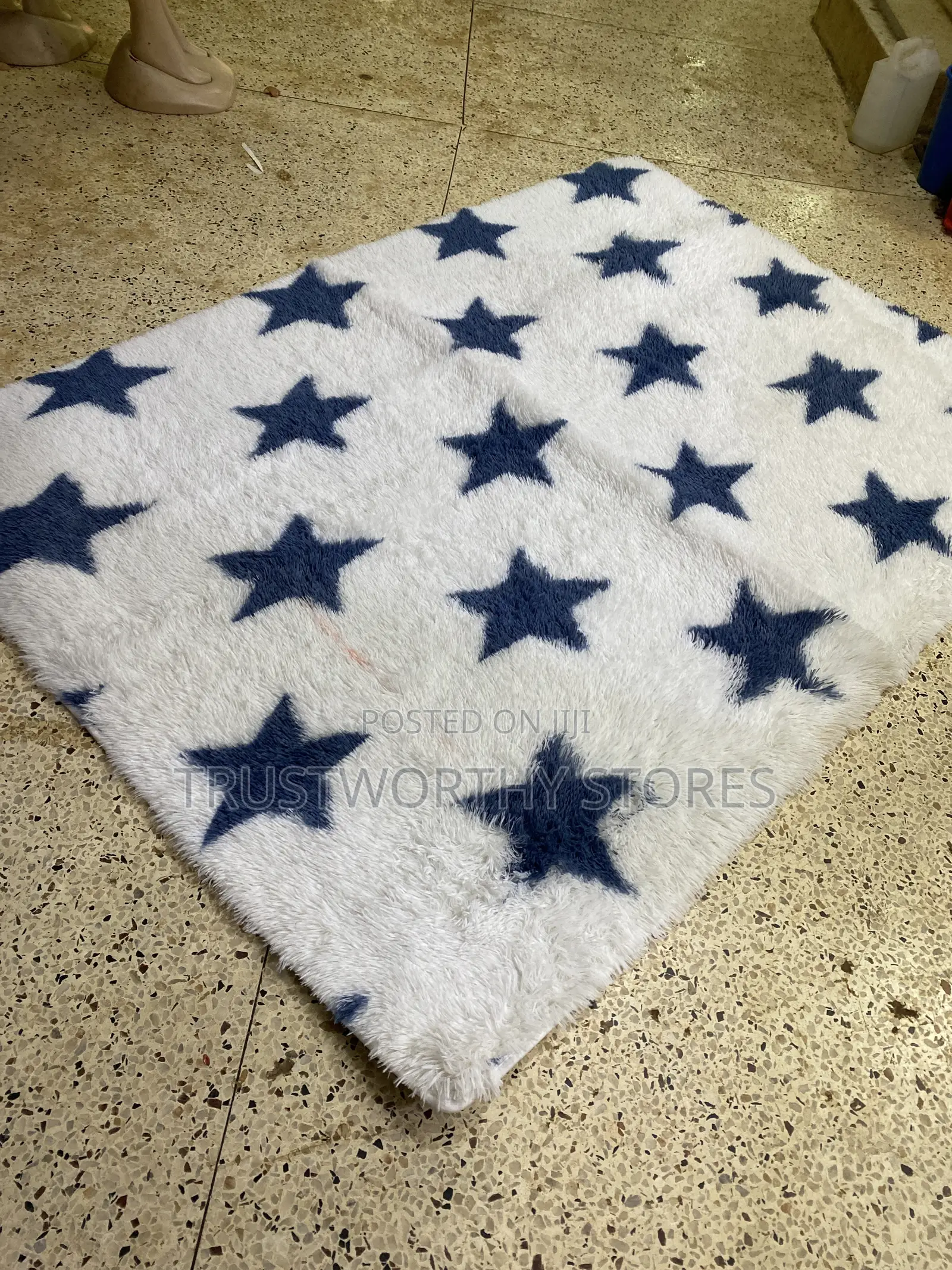 Fluffy Center Carpet (1.5x2)Meters