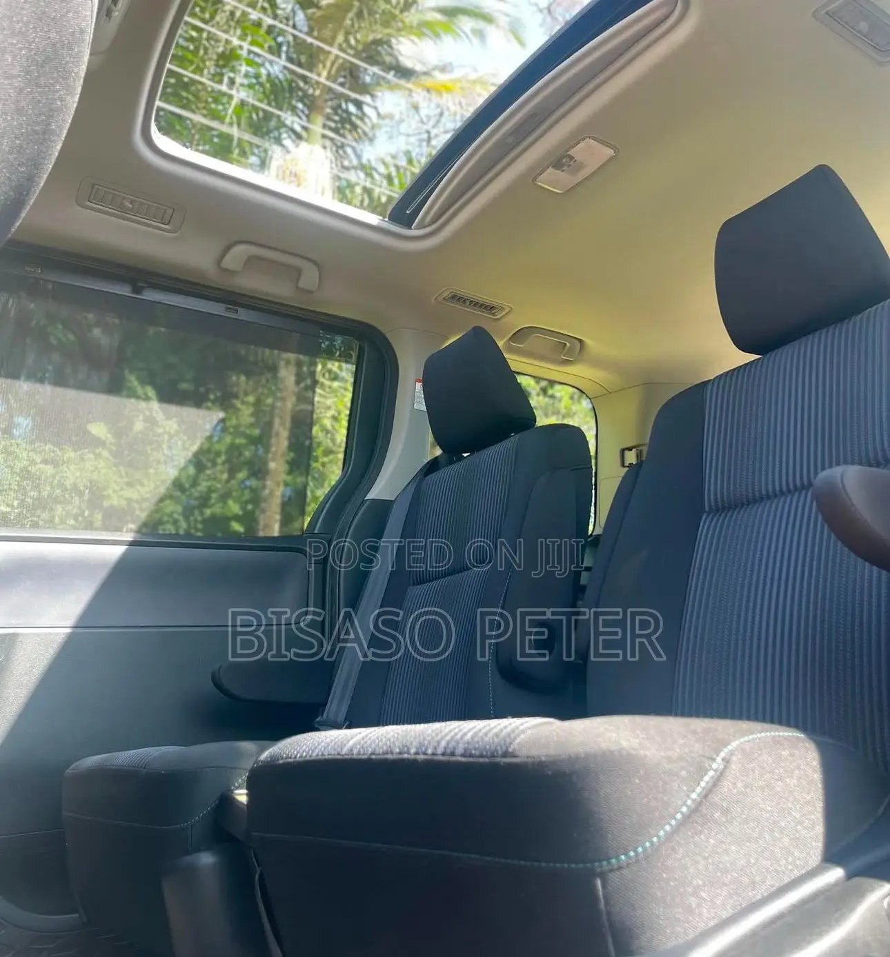 Toyota Noah 2.0 AWD (8 Seater) 2017 White