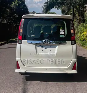 Toyota Noah 2.0 AWD (8 Seater) 2017 White