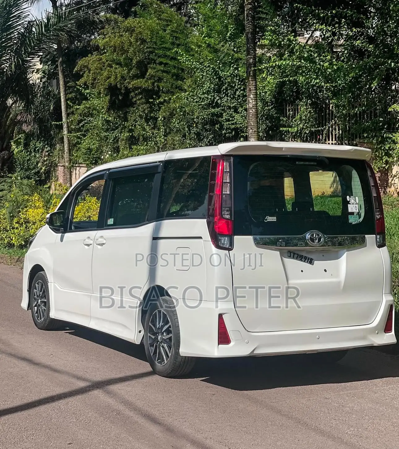 Toyota Noah 2.0 AWD (8 Seater) 2017 White