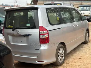 Toyota Noah 2.0 143hp AWD (8 Seater) 2011 Silver