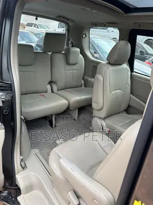 Toyota Noah 2.0 143hp AWD (8 Seater) 2011 Silver