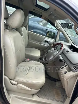 Toyota Noah 2.0 143hp AWD (8 Seater) 2011 Silver