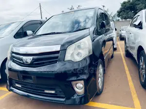 Toyota Noah 2.0 158hp AWD (8 Seater) 2012 Black