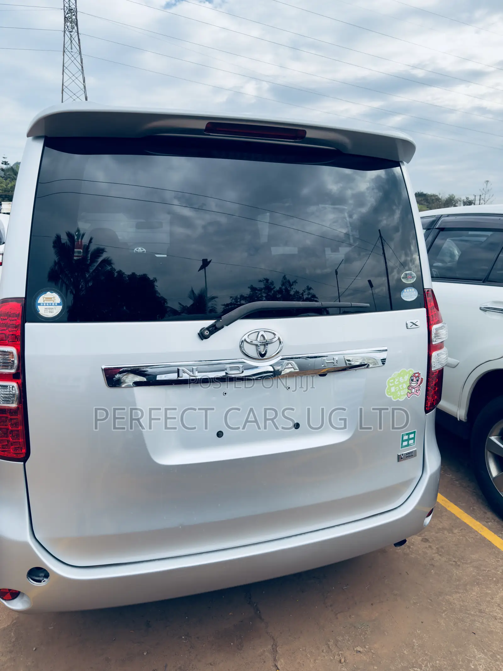 Toyota Noah 2.0 158hp AWD (8 Seater) 2012 Silver