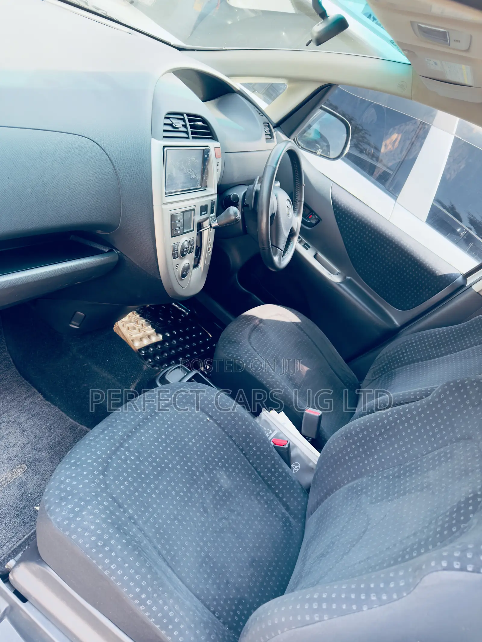Toyota Ractis 1.5 AWD 2008 Silver