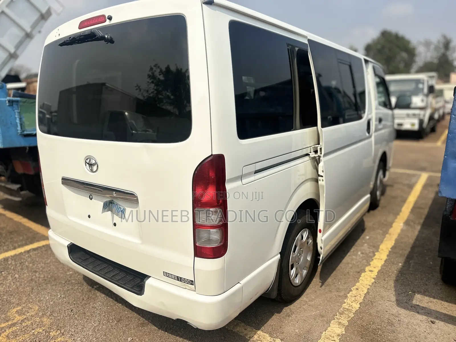 Toyota HiAce 2010 White