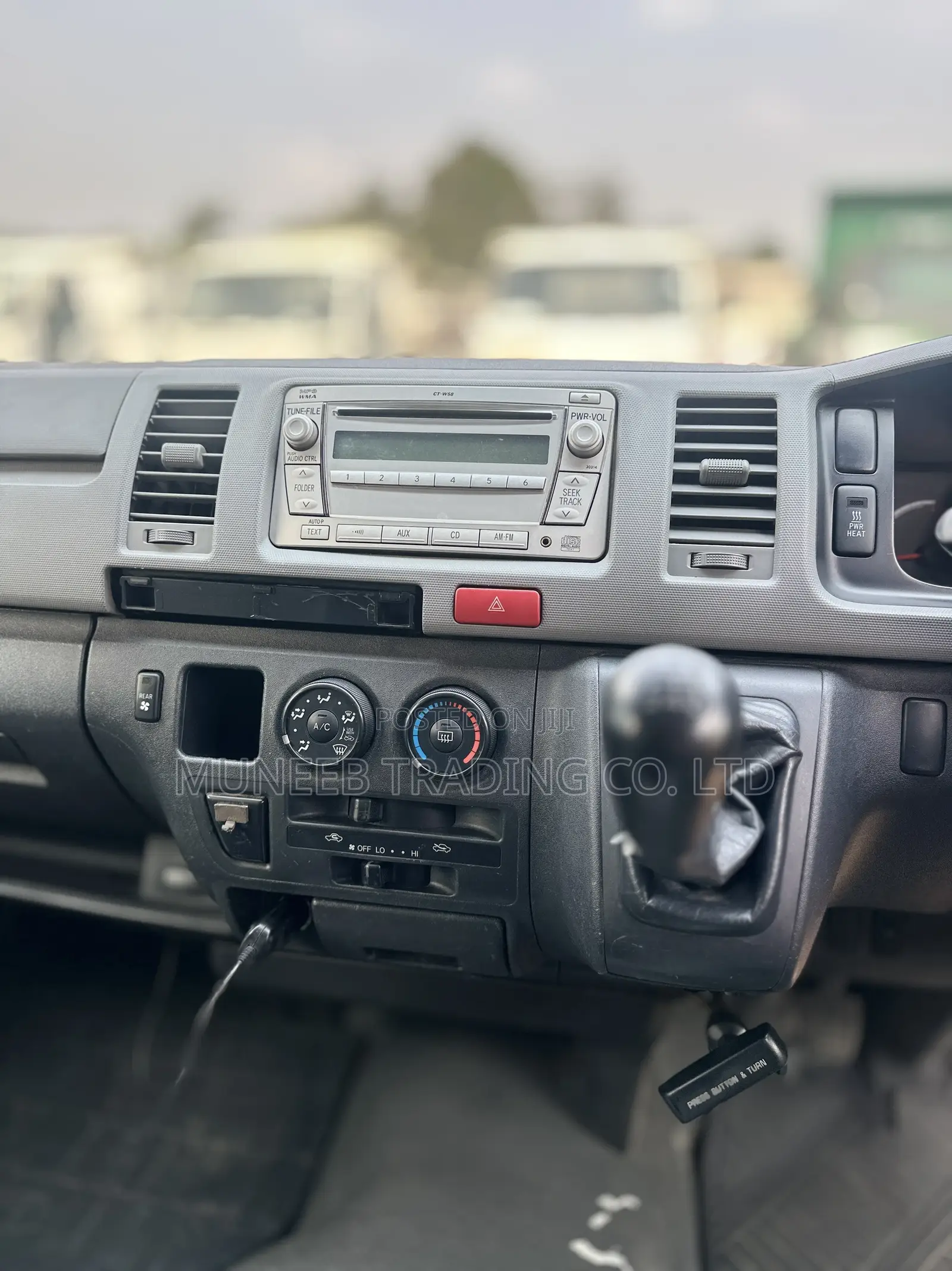 Toyota HiAce 2010 White