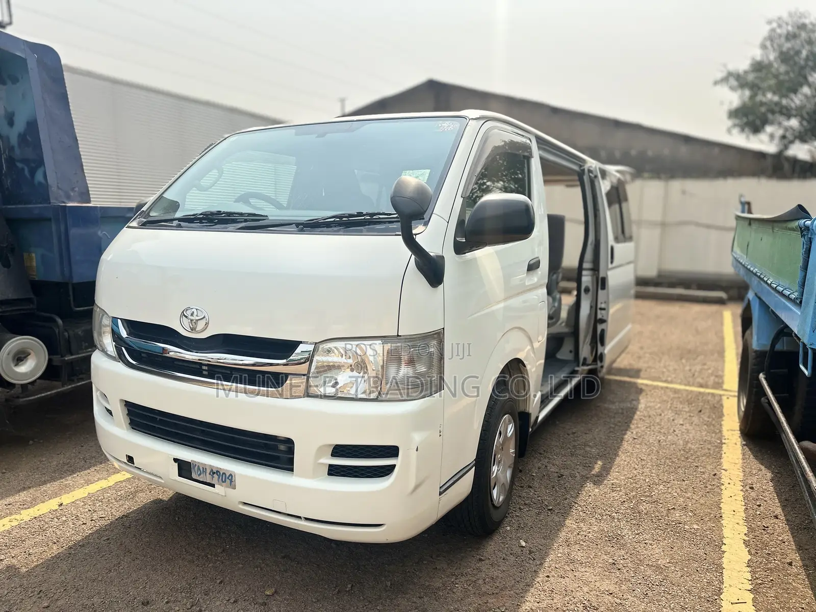 Toyota HiAce 2010 White