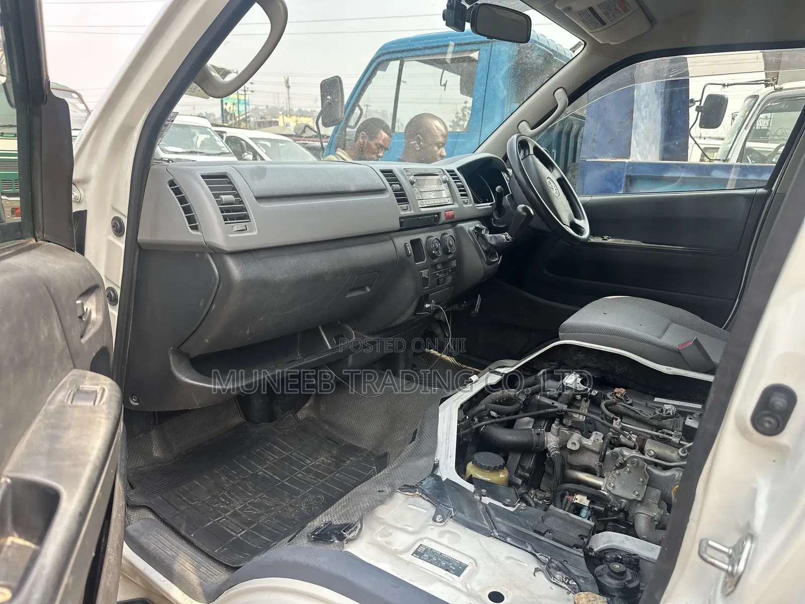 Toyota HiAce 2010 White