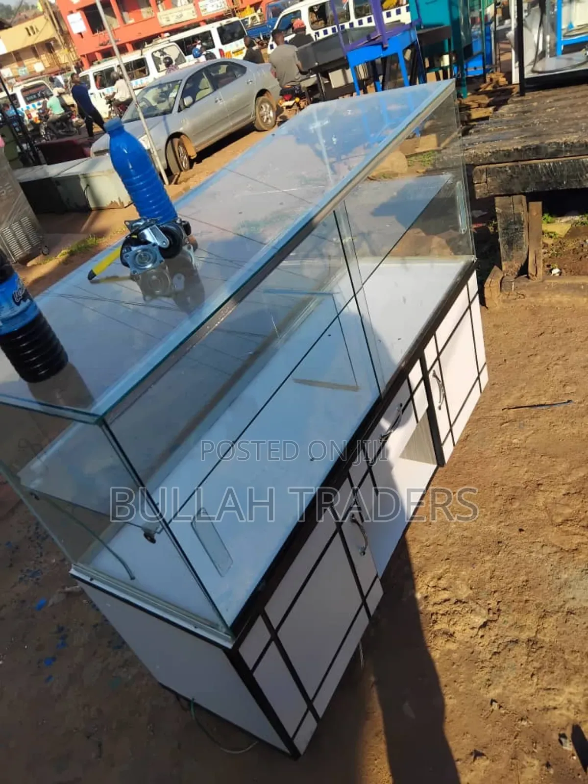 Glass Displays for All Kinds of Accessories