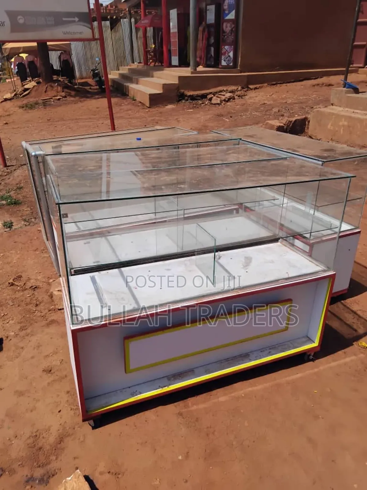Glass Displays for All Kinds of Accessories