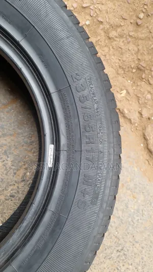 235/65r17 108h Tyres Foreign Used 4 Klugger,Harrier,Vanguard