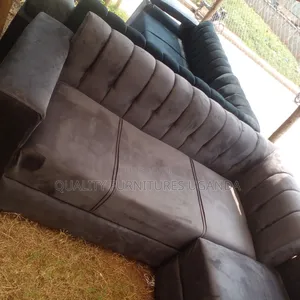 Min L Couch 05