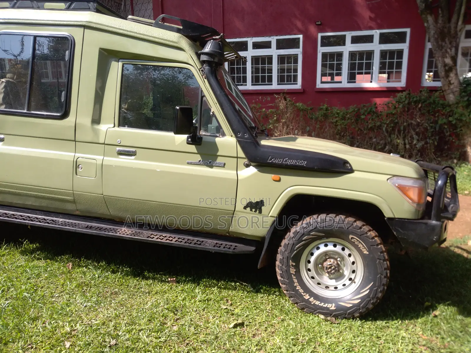 Safari 4 X 4 Land Cruiser Extended 7 Seater for Hire
