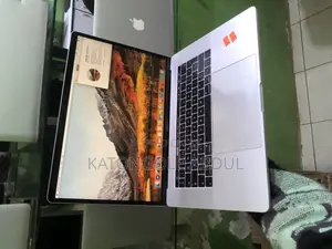 New Laptop Apple MacBook Pro 2017 16GB Intel Core I7 SSD 512GB