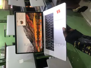 New Laptop Apple MacBook Pro 2017 16GB Intel Core I7 SSD 512GB