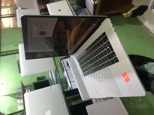 New Laptop Apple MacBook Pro 2017 16GB Intel Core I7 SSD 512GB