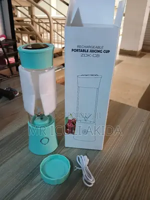 Rechargeable Portable Juicing Cup and Personal Blender