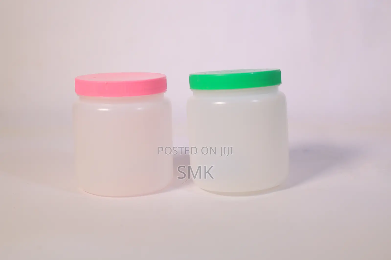 Cosmetics Tins in Different Colors and Size