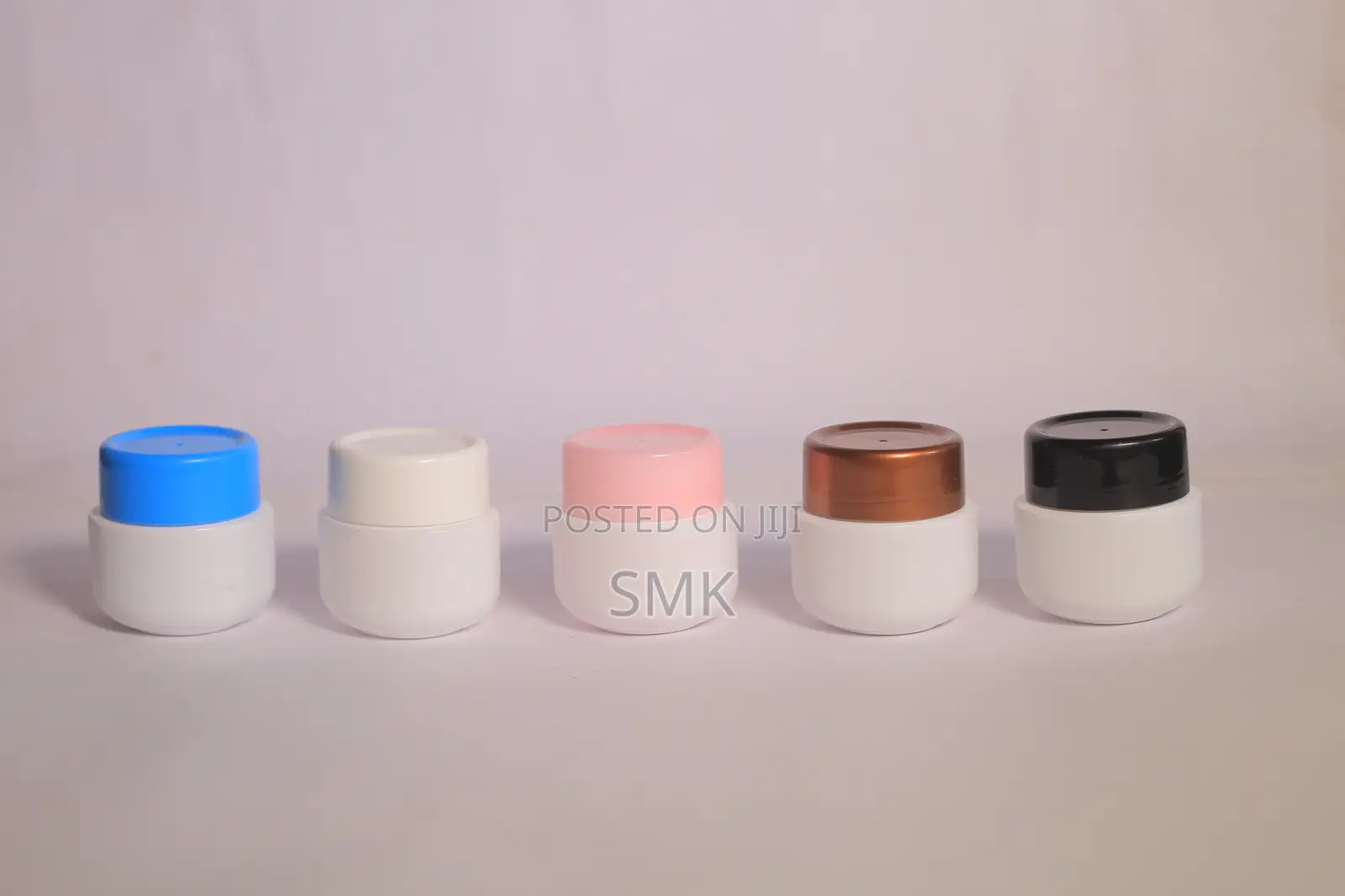 Cosmetics Tins in Different Colors and Size