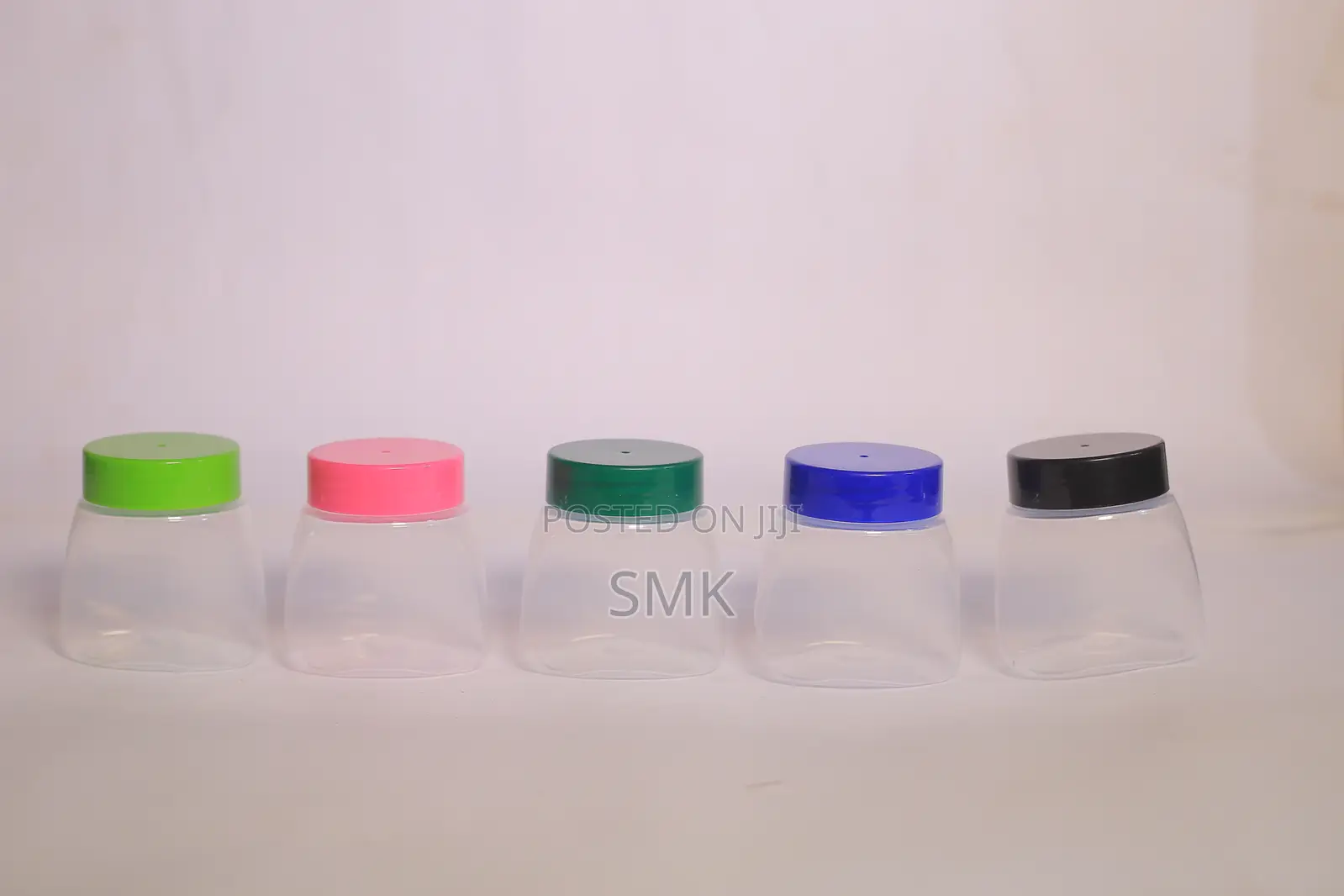 Cosmetics Tins in Different Colors and Size