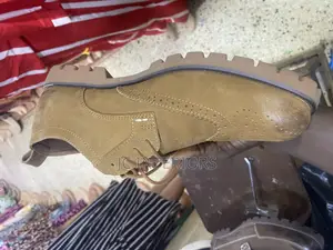 Durable Men Shoes Brown