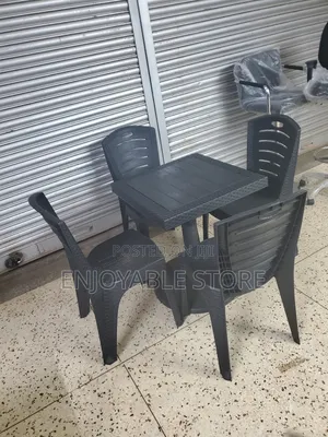 Restaurant Plastic Table and 4 Chairs Ratten Armless