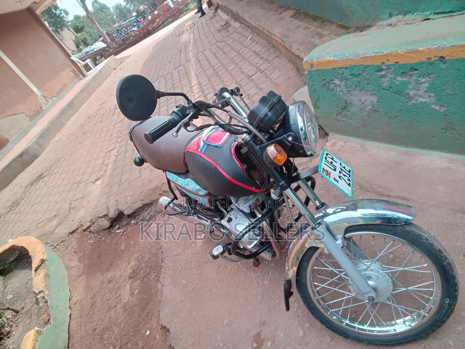 Bajaj Boxer 100 2023 Red