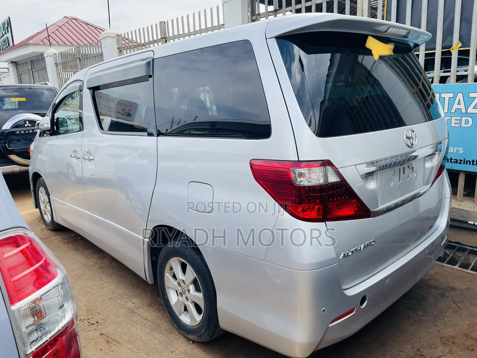 Toyota Alphard 2.4 Petrol AWD 2010 Silver
