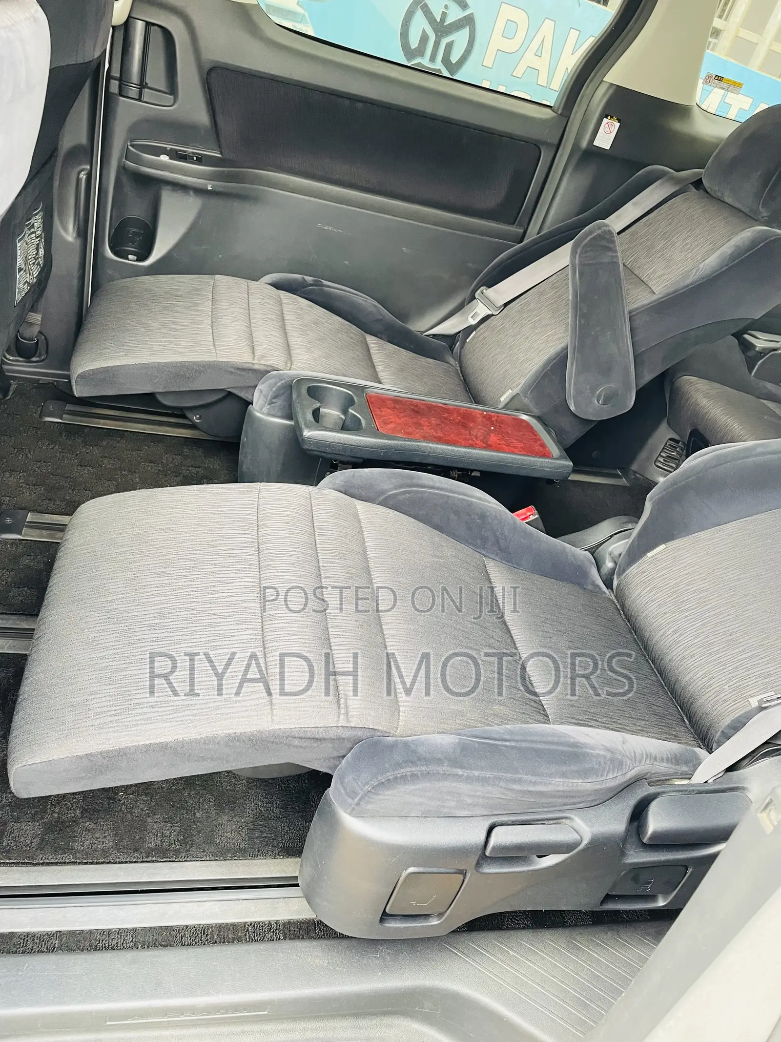 Toyota Alphard 2.4 Petrol AWD 2010 Silver
