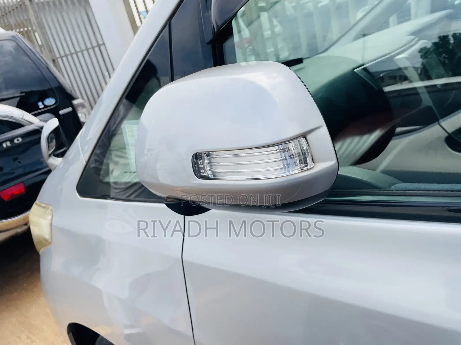 Toyota Alphard 2.4 Petrol AWD 2010 Silver