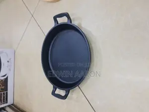 Shallow Cast Iron Skillet / Pan ( Medium Size)