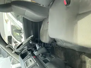 Toyota HiAce 2012 Silver