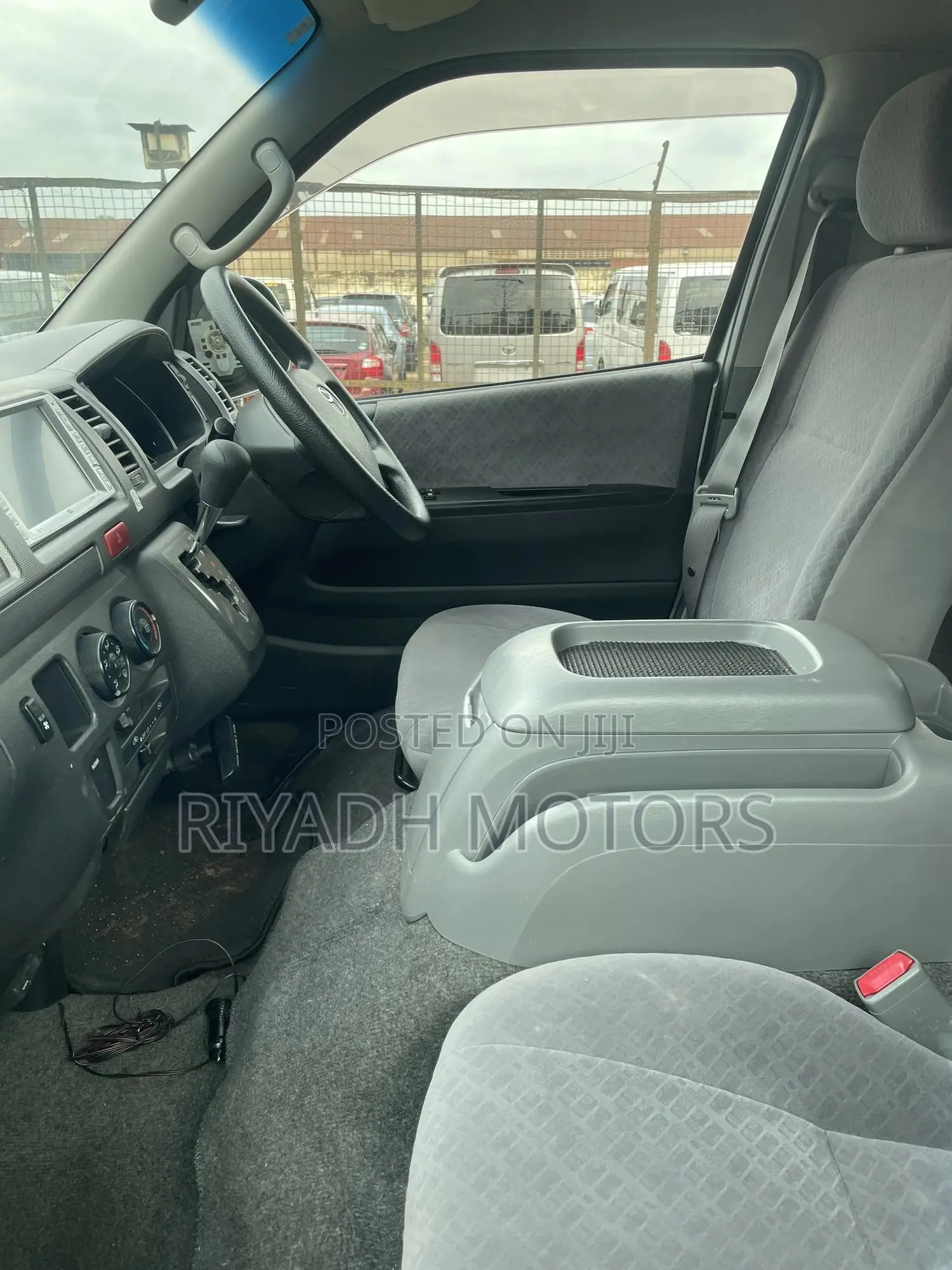 Toyota HiAce 2010 Silver
